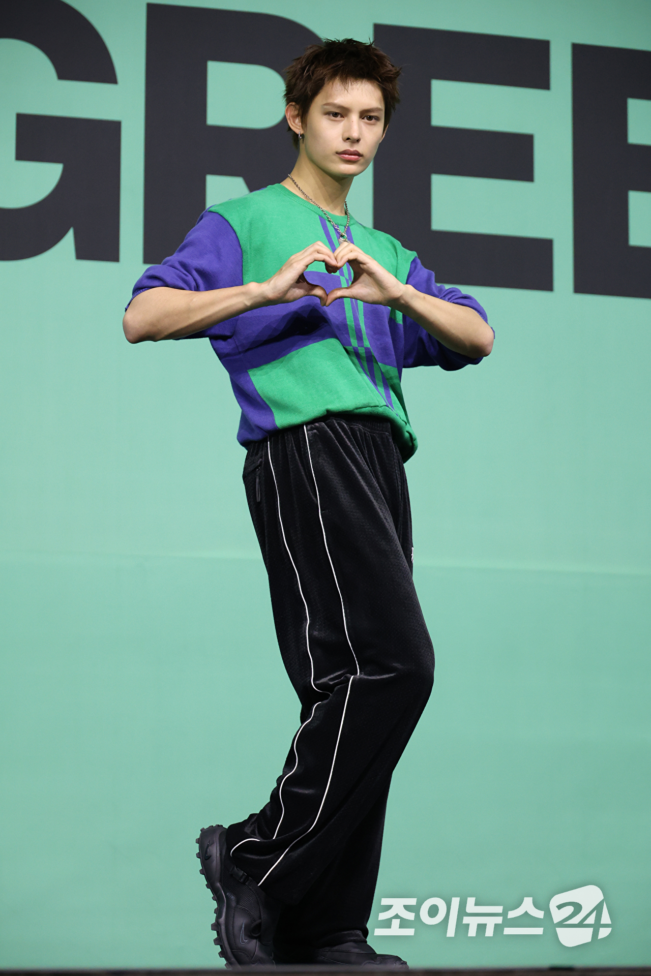 그룹 코르티스 제임스가 20일 오후 서울 광진구 광장동 예스24라이브홀에서 열린 미니 2집 '그린그린(GREENGREEN)' 발매 기념 쇼케이스에 참석해 포즈를 취하고 있다. [사진=문수지 기자]