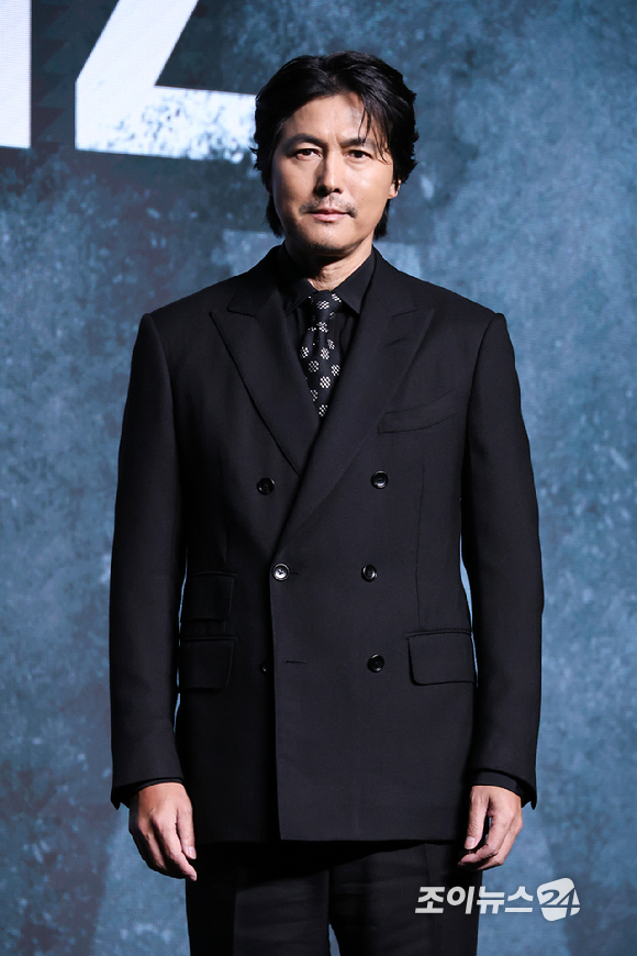 우민호 감독, 배우 차희, 노재원, 정성일, 원지안, 서은수, 우도환, 현빈, 정우성이 2일 오전 서울 영등포구 여의도 콘래드서울호텔에서 진행된 디즈니+ 오리지널 시리즈 '메이드 인 코리아 시즌2' 제작발표회에 참석해 포즈를 취하고 있다. [사진=문수지 기자]
