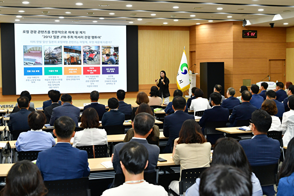 로컬콘텐츠랩 박소현 대표의 특강이 열리고 있다. [사진=경산시]