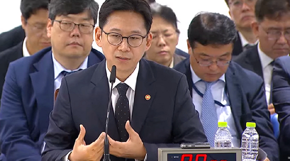 &quot;700만원짜리 안마의자 살 때, NST 감사 어디 갔나&quot; [2025 국감]