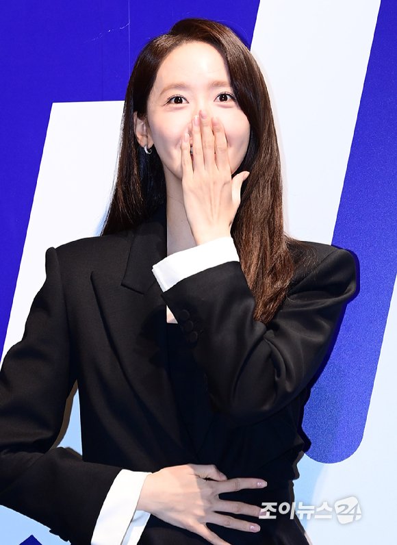 [포토] 윤아, 토끼 포즈를 몰라 당황한 2세대 아이돌