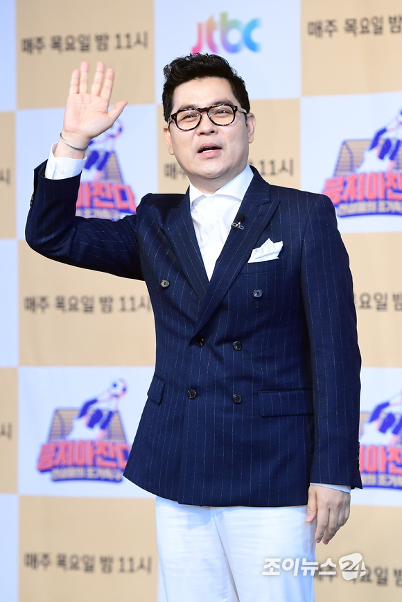 김용만이 JTBC 새 예능프로그램 '뭉쳐야 찬다' 기자간담회에 참석했다.
