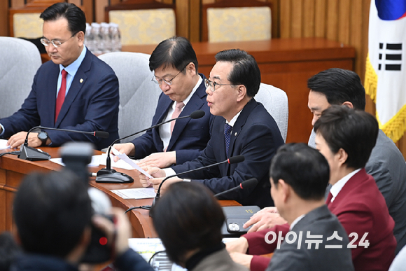 송언석 국민의힘 원내대표가 10일 서울 여의도 국회에서 열린 원내대책회의에서 발언하고 있다. [사진=곽영래 기자]