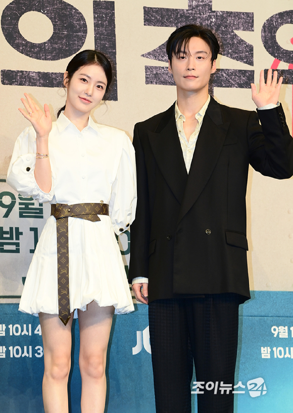 배우 신예은과 허남준이 11일 오후 서울 구로구 신도림 더 링크 호텔에서 열린 JTBC 새 토일극 '백번의 추억' 제작발표회에 참석하고 있다. [사진=정소희 기자]