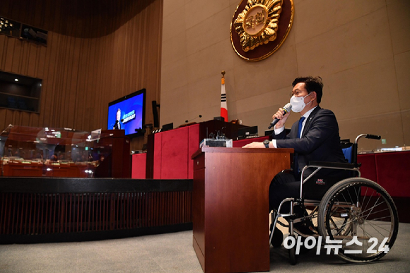 송영길 더불어민주당 대표가 22일 국회에서 열린 의원총회에서 모두발언을 하고 있다. [사진=김성진 기자]