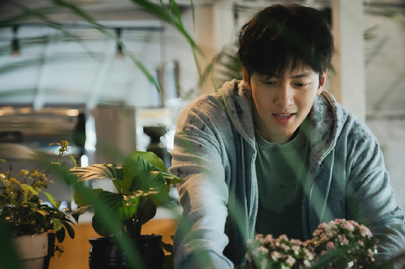 &apos;조각도시&apos; 감독 &quot;지창욱이 곧 장르, 캐릭터에 숨결 불어넣어&quot;