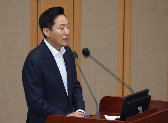 오세훈 서울시장이 11일 서울 중구 서울시의회에서 열린 제331회 정례회 시정질문에 참석해 발언하고 있다. [사진=연합뉴스]