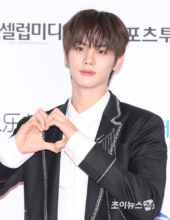 그룹 제로베이스원(ZEROBASEONE) 김규빈이 10일 오후 서울 송파구 올림픽공원 케이스포돔(KSPO DOME)에서 열린 '2023 K글로벌 하트 드림 어워즈' 레드카펫 행사에 참석하고 있다. [사진=정소희 기자]