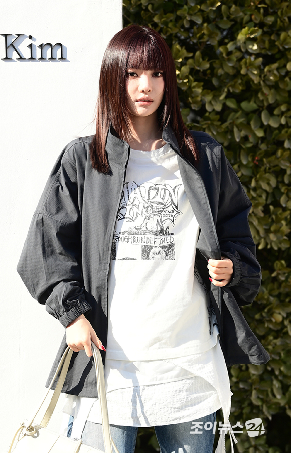 그룹 에스파(aespa) 닝닝이 27일 오후 서울 성동구 성수동 인근에서 열린 마뗑킴 성수 플래그십 스토어 확장 이전 행사에 참석하고 있다. [사진=정소희 기자]