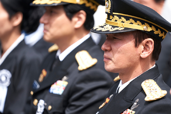 배우 황정민이 영화 '서울의 봄'에서 군사반란을 주도한 보안사령관 전두광 역을 맡아 열연을 펼치고 있다. [사진=플러스엠 엔터테인먼트]