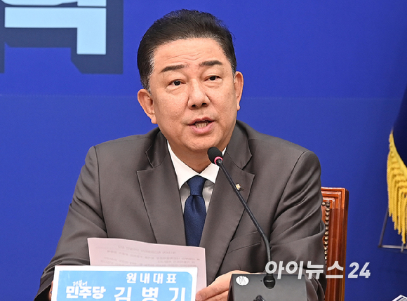 김병기 더불어민주당 원내대표가 3일 오전 서울 여의도 국회에서 열린 최고위원회의에서 발언하고 있다. [사진=곽영래 기자]