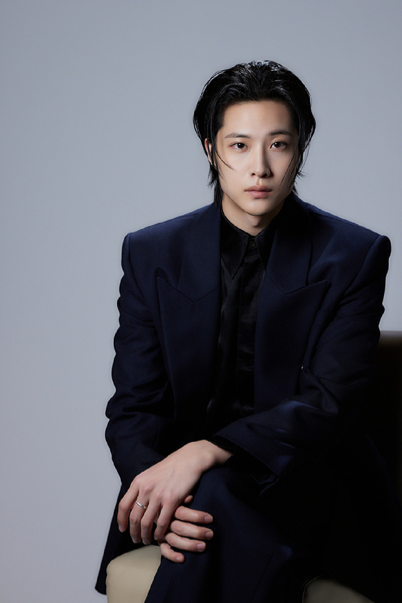 배우 이종원이 영화 '살목지' 인터뷰에 앞서 포즈를 취하고 있다. [사진=(주)쇼박스]