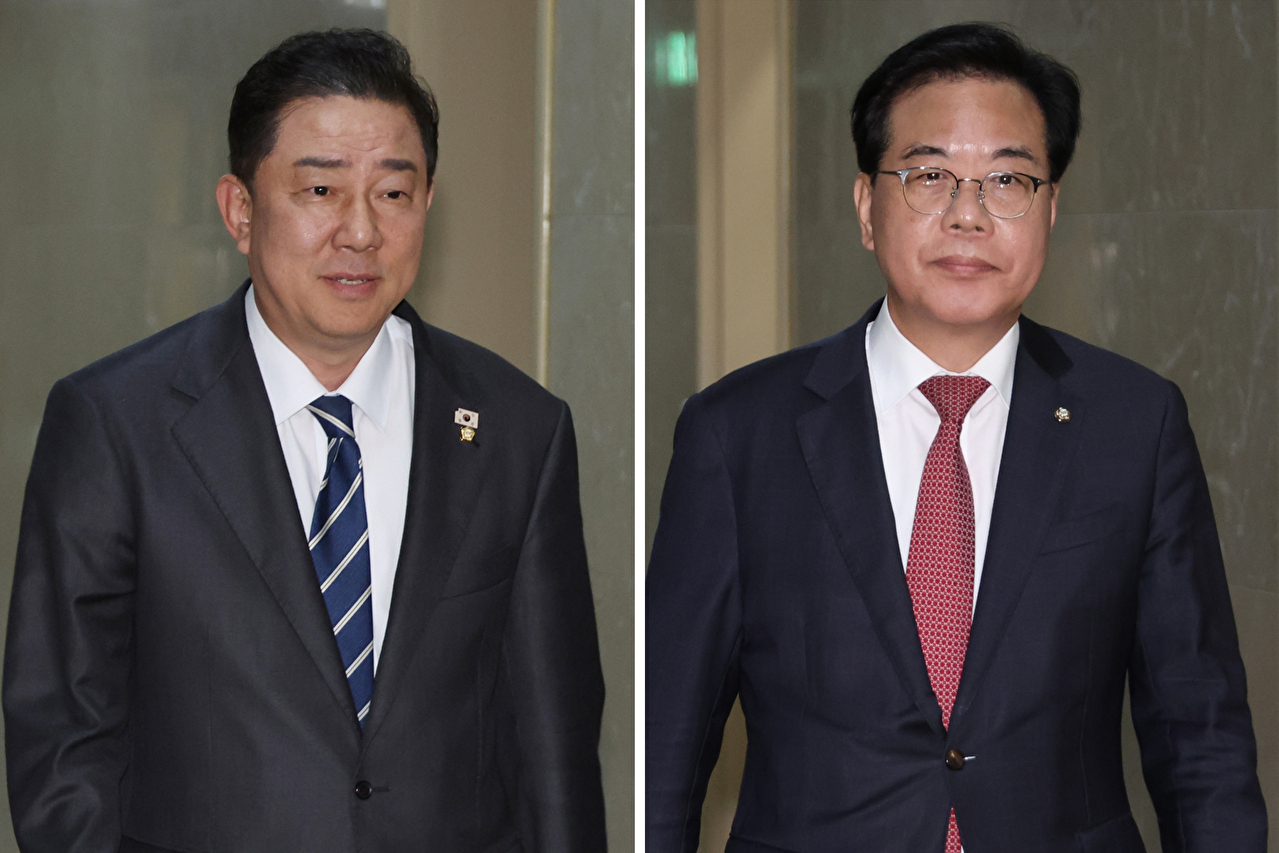 더불어민주당 김병기 원내대표와 국민의힘 송언석 원내대표(오른쪽)가 9일 서울 여의도 국회에서 권성동 의원 체포동의안 표결 등 현안 관련 논의를 위해 운영위원장실로 들어가고 있다. 2025.9.9 [사진=연합뉴스]