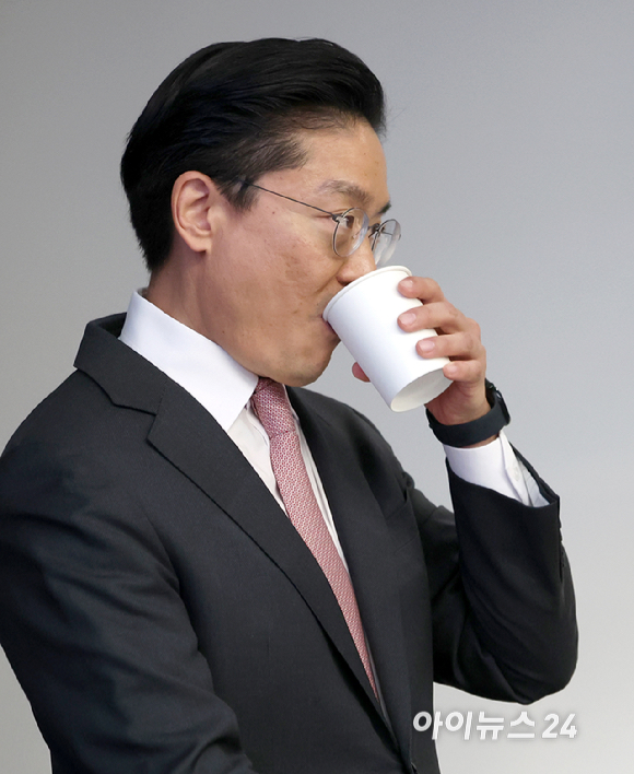 전인석 삼천당제약 대표가 6일 오후 서울 서초구 삼천당제약 본사에서 열린 기자간담회에 참석하고 있다. [사진=곽영래 기자]