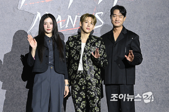 배우 박규영, 임시완, 조우진이 25일 오후 서울 광진구 자양동 롯데시네마 건대입구점에서 열린 넷플릭스 영화 '사마귀'(감독 이태성) 제작보고회에 참석해 포즈를 취하고 있다. [사진=문수지 기자]