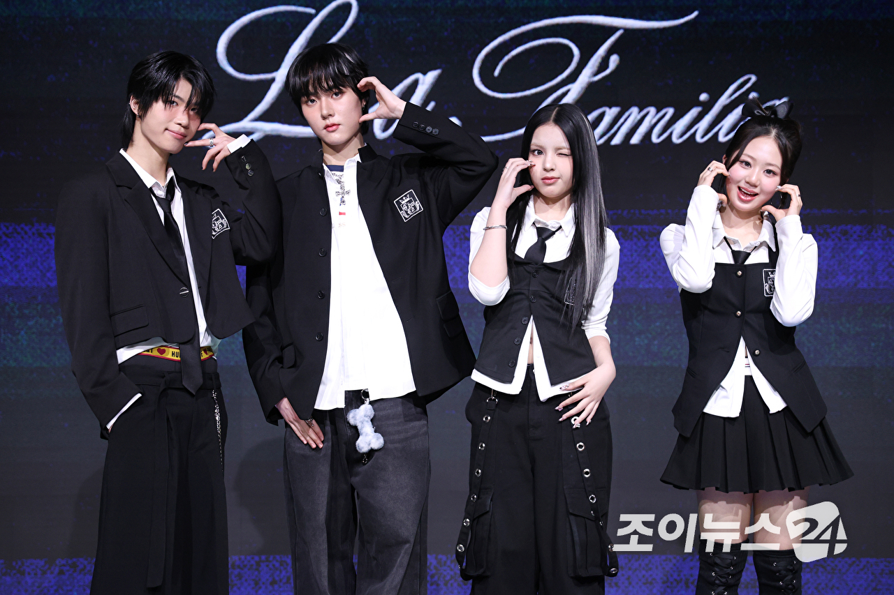 그룹 초코(ChoCo)가 24일 오후 서울 마포구 상암동 쇼킹케이팝센터에서 열린 초코엔터테인먼트 첫 패밀리 앨범 '초코 라 파밀리아(ChoCo La Familia)' 발매 기념 쇼케이스에 참석해 포즈를 취하고 있다. [사진=문수지 기자]