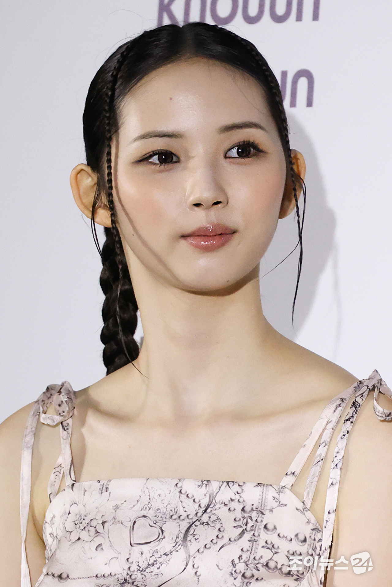 그룹 트리플에스 지우, 신위, 린, 연지가 1일 오후 서울 중구 동대문디자인플라자에서 진행된 2027 S/S 서울패션위크 '두칸' 컬렉션에 참석해 포즈를 취하고 있다. [사진=문수지 기자]