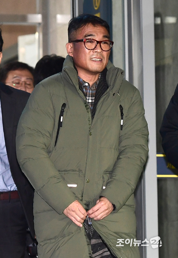 김건모가 이혼 절차를 밟고 있다. 
