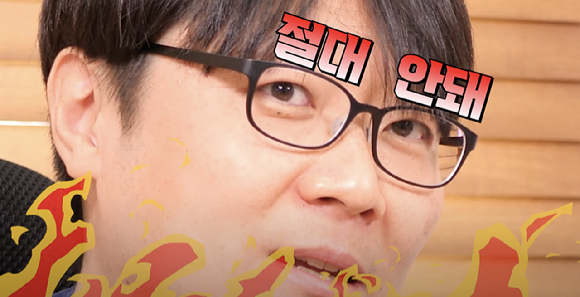 가슴 수술을 전문으로 해온 한 성형외과 전문의가 자신의 딸에게 가슴 수술을 절대 시키지 않을 것이라고 밝혀 화제를 모았다. 사진은 이재수 원장이 가슴 성형의 위험성을 말하는 모습. [사진=유튜브 채널 '이재수원장의 가슴 속 이야기']