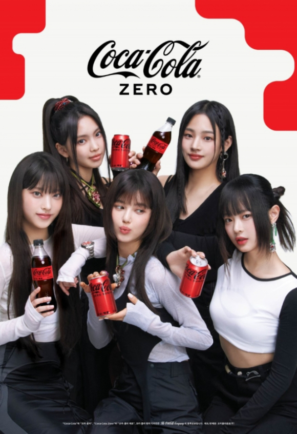 한국코카콜라가 뉴진스와 손잡고 내놓은 'Zero' 뮤직비디오가 유튜브에서 1181만회(13일 기준)를 기록하며 제로콜라 홍보에 지대한 영향을 미치고 있다. (이 사진은 해당 기사 내용과 무관합니다.) [사진=한국코카콜라]