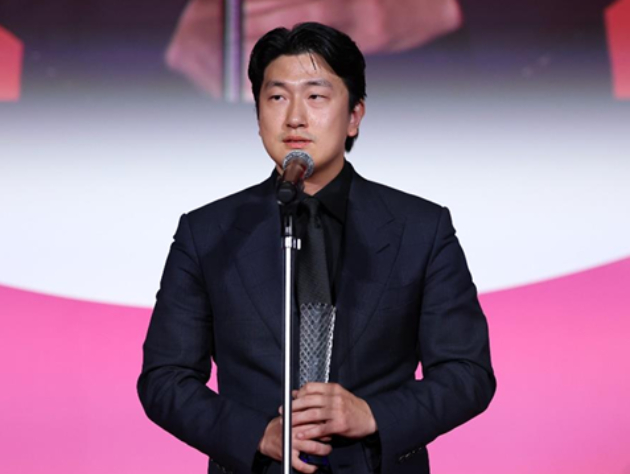 영화 후광이 도쿄국제영화제 '아시아의 미래' 부분에서 최우수 작품상을 수상하는 영예를 안았다. 사진은 영화 후광의 노영완 감독. [사진=2025 TIFF]