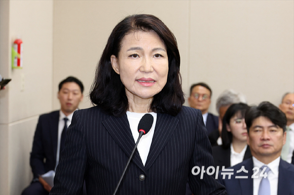 이진숙 전 방송통신위원장이 14일 서울 여의도 국회에서 열린 국회 과학기술정보방송통신위원회 방송통신위원회 등에 대한 국정감사에서 증인으로 출석해 질의에 답변하고 있다. [사진=곽영래 기자]