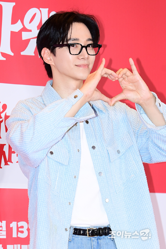 배우 이준호(2PM 준호)가 7일 오후 서울 용산구 CGV용산아이파크몰에서 열린 영화 '악마가 이사왔다'(감독 이상근) VIP 시사회에 참석하고 있다. [사진=정소희 기자]