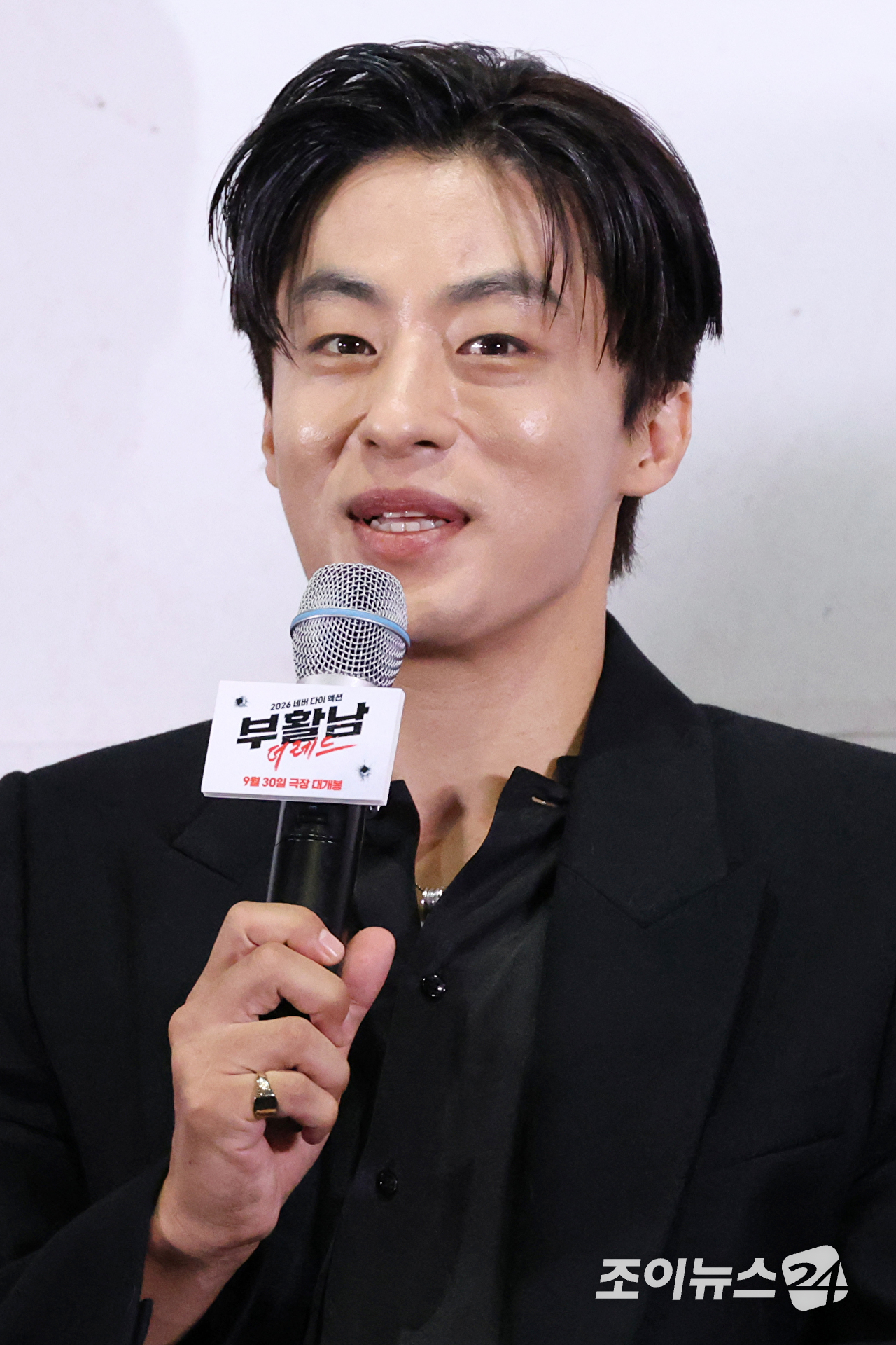 배우 구교환이 16일 오후 서울 송파구 롯데시네마 월드타워점에서 진행된 영화 '부활남: 더 레드'(감독 백종열) 언론시사회에 참석해 포즈를 취하고 있다. [사진=문수지 기자]