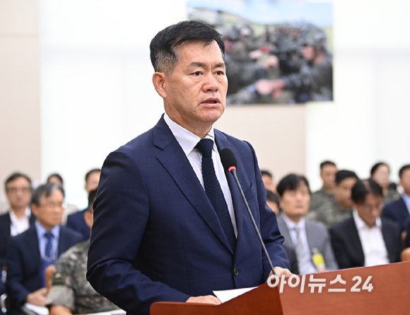 석종건 방위사업청장이 25일 오후 서울 여의도 국회에서 열린 국방위원회 전체회의에서 2024회계연도 결산 관련 제안 설명을 하고 있다. [사진=곽영래 기자]