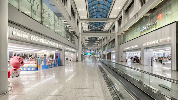 붐비는 인천국제공항 1터미널 면세점. [사진=연합뉴스]