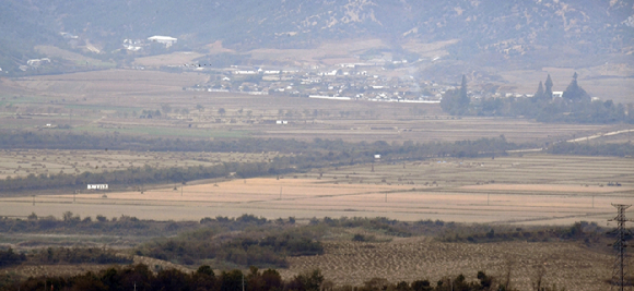 2020년 10월 경기도 파주시 문산읍 도라산전망대에서 바라 본 북한 개성공단 일대 들녘이 노랗게 물들어 있다. [사진=아이뉴스24DB]
