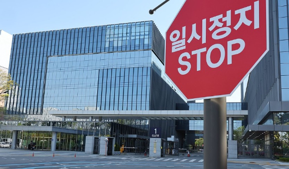 삼성바이오로직스 노조가 2차 파업을 예고하면서 환자들의 피해가 우려된다. [사진=연합뉴스]