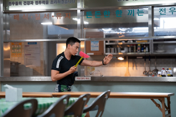 배우 박지훈이 티빙 오리지널 '취사병 전설이 되다'에서 열연하고 있다. [사진=티빙]