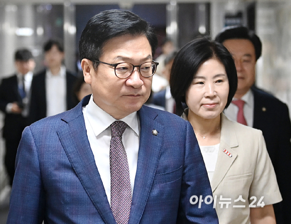 정점식 국민의힘 원내대표가 10일 서울 여의도 국회에서 열린 원내대책회의에 참석하고 있다. [사진=곽영래 기자]