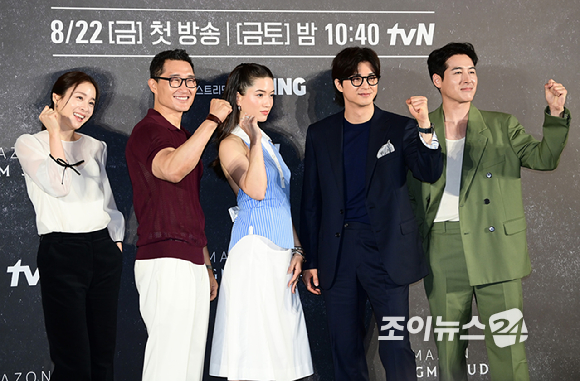 (왼쪽부터)김태희-대니얼 대 킴-레이나 하디스티-김지훈-션 리차드가 21일 오전 서울 용산구 CGV아이파크몰점에서 열린 아마존 프라임 비디오 시리즈 '버터플라이(Butterfly)' 제작발표회에 참석하고 있다. [사진=정소희 기자]