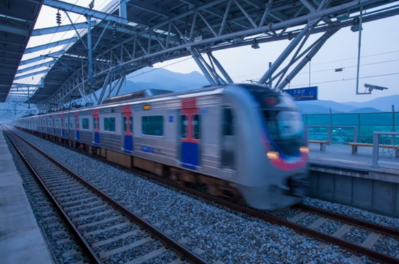 수도권 지하철 1호선 명학역 인근에서 40대 남성이 열차에 치여 숨지는 사고가 일어났다. 사진은 본 기사 내용과 무관. [사진=X 갈무리]