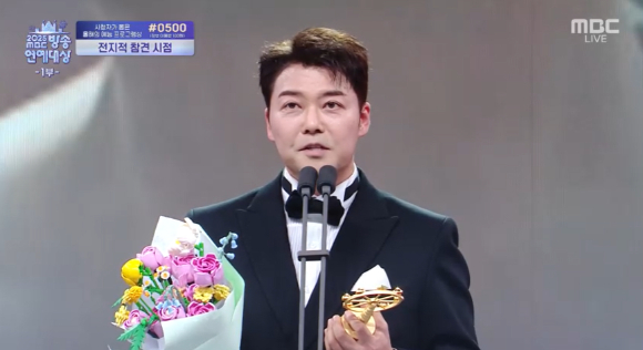 전현무가 '2025 MBC연예대상'에서 수상소감을 이야기 하고 있다. [사진=MBC 방송화면 캡처]