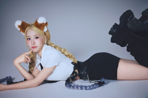 오유진이 인터뷰에 앞서 사진 촬영을 하고 있다. [사진=토탈셋]