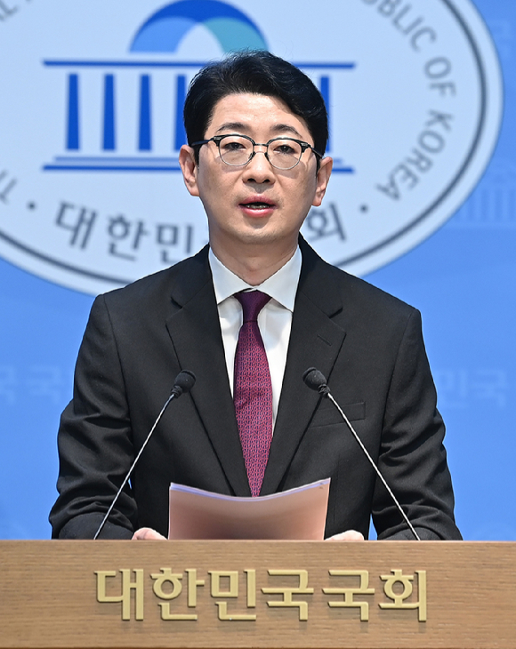 주진우 국민의힘 의원이 14일 서울 여의도 국회 소통관에서 정원오 더불어민주당 서울시장 후보자 주폭 피해자 관련 추가제보도 기자회견을 하고 있다. [사진=곽영래 기자]