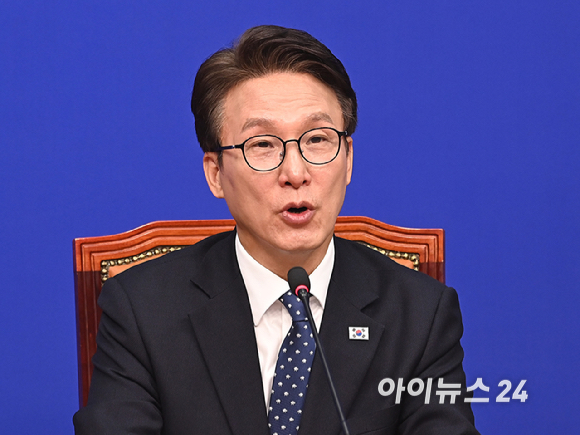 김민석 더불어민주당 당대표가 21일 서울 여의도 국회에서 열린 최고위원회의에서 발언하고 있다. [사진=곽영래 기자]