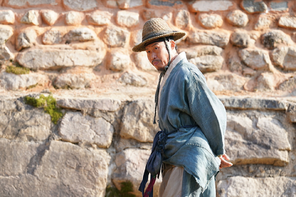 배우 박지훈이 영화 '왕과 사는 남자'에서 열연하고 있다. [사진=(주)쇼박스]