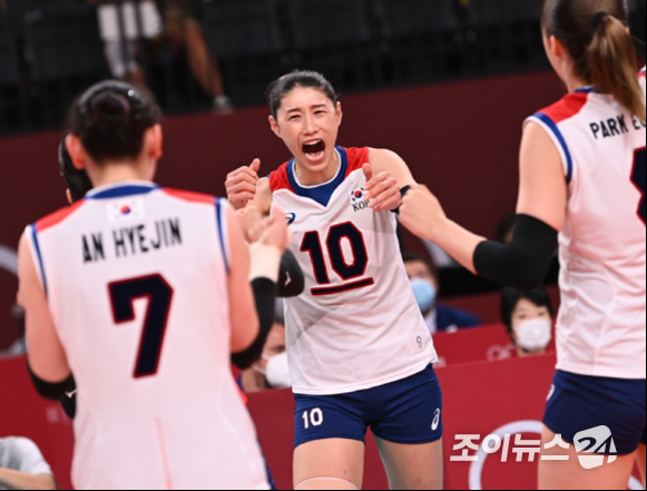 6일 오후 일본 도쿄 아리아케 아레나에서 열린 2020 도쿄올림픽 여자 배구 준결승 대한민국 대 브라질의 경기가 진행됐다. 한국 김연경이 포효하고 있다.