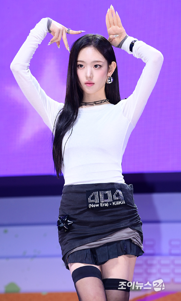 키키 이솔이 26일 오후 서울 광진구 광장동 예스24라이브홀에서 열린 그룹 키키(KiiiKiii) 미니 2집 '델룰루 팩(Delulu Pack)' 발매 기념 쇼케이스에 참석하고 있다. [사진=정소희 기자]