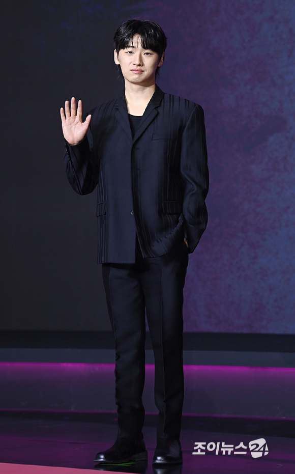 배우 이다윗이 9일 서울 용산구 서울드래곤시티에서 열린 오징어 게임 시즌3 제작발표회에서 포토타임을 갖고 있다. [사진=곽영래 기자]