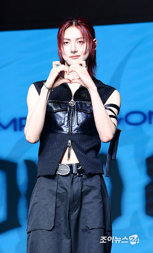 그룹 앰퍼샌드원 김승모가 12일 오후 서울 등촌동 스카이아트홀에서 열린 앰퍼샌드원(AMPERS&ONE) 미니 3집 '라우드 앤 프라우드' 발매 기념 쇼케이스에 참석하고 있다. [사진=정소희 기자]