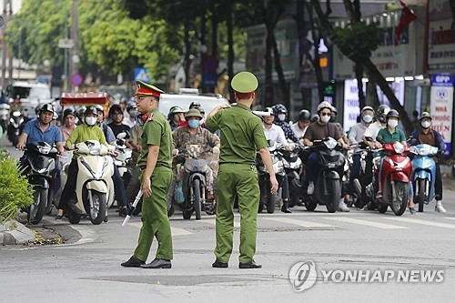베트남 경찰관들. 기사와 직접 관련 없는 사진 [사진=EPA/연합뉴스]