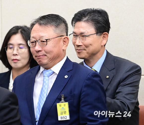 강태영 NH농협은행장이 19일 오후 서울 여의도 국회에서 진행된 정무위원회 금융감독원 등 국정감사에 증인으로 출석하고 있다. [사진=정소희 기자]