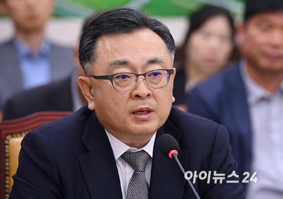 김성보 서울시장 권한 대행이 20일 국회 국토교통위원회에서 열린 GTX-A 삼성역 공사 현장 철근 누락 관련 현안 질의에서 의원 질의에 답변하고 있다. [사진=곽영래 기자]