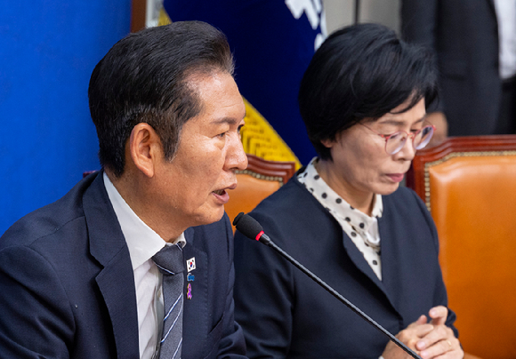 더불어민주당 정청래 대표가 20일 국회에서 열린 언론개혁특별위원회 허위 조작정보 근절안 발표에서 발언하고 있다. 2025.10.20 [사진=연합뉴스]