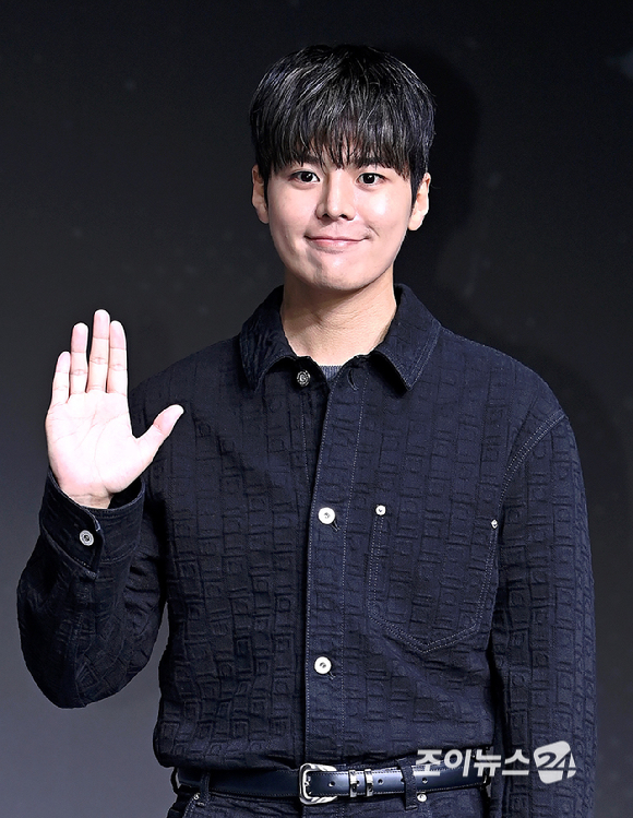 배우 려운이 21일 오전 서울 마포구 호텔 나루 서울 엠갤러리에서 열린 '약한영웅 Class 2' 제작발표회에서 포토타임을 갖고 있다. [사진=곽영래 기자]